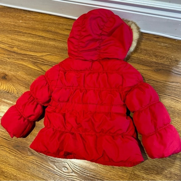 Gymboree toddler girlโs puffy red jacket with faux fur hood (2-3T) - Picture 3 of 5